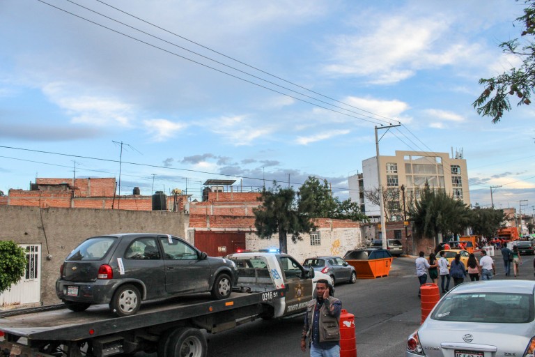 Grúas retirarán vehículos que obstruyan espacios para población vulnerable