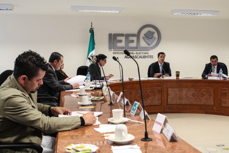 Desecha IEE denuncia contra diputado electo por intromisión de la Iglesia