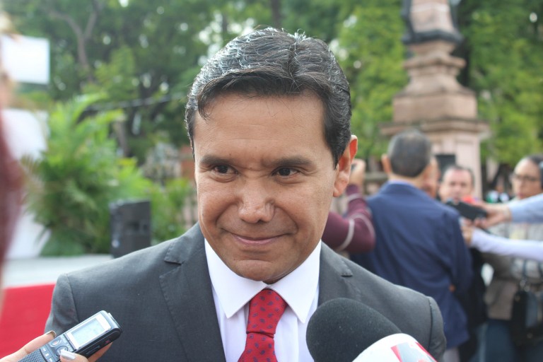 Dejarán 200 millones de pesos a gobierno de Martín Orozco para infraestructura educativa