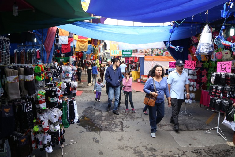 Tianguis navideño de la Purísima: Ventas moderadas y seguridad destacada