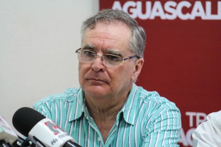 Asegura Romo Medina que no se bajará de la contienda por la gubernatura