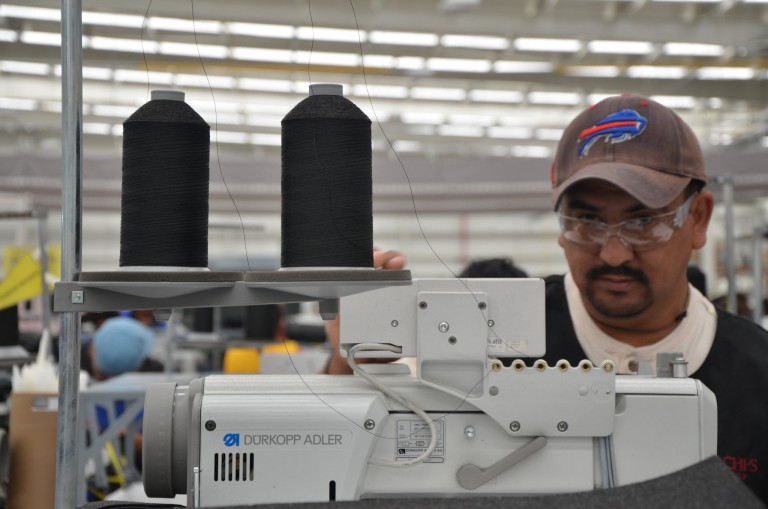 Industria del vestido, alternativa para quienes carecen de formación académica