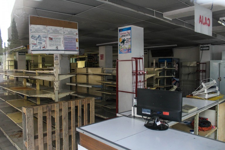 Anuncian reabastecimiento de tienda del Issste para febrero