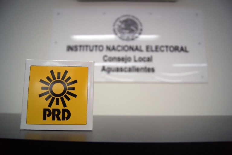 La candidatura perredista a la alcaldía capitalina está llena de indefiniciones