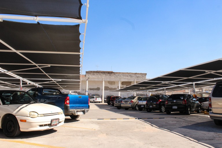 Se prepara Congreso para votar ley que prohíbe cobrar en estacionamientos comerciales