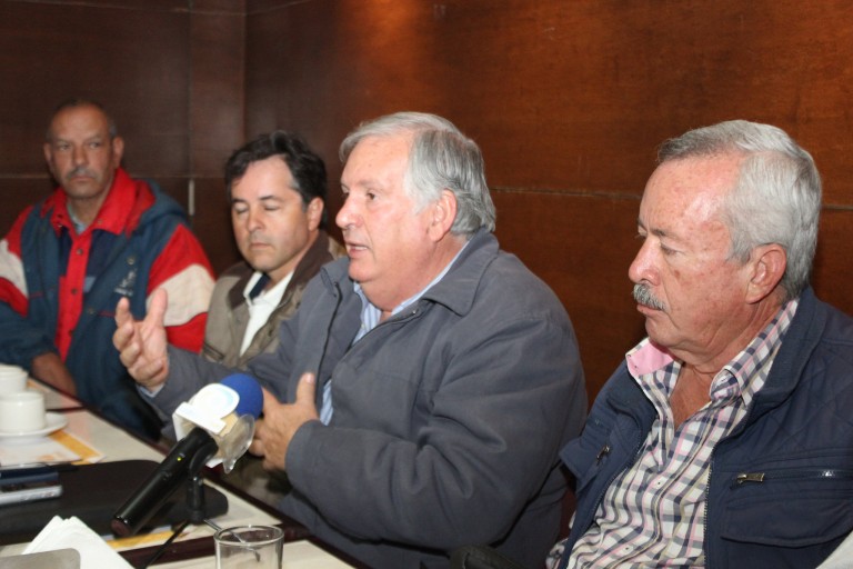 Parte caravana de lecheros inconformes a la Ciudad de México