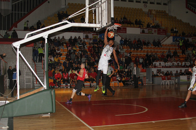 Le llueve a Panteras 84-88