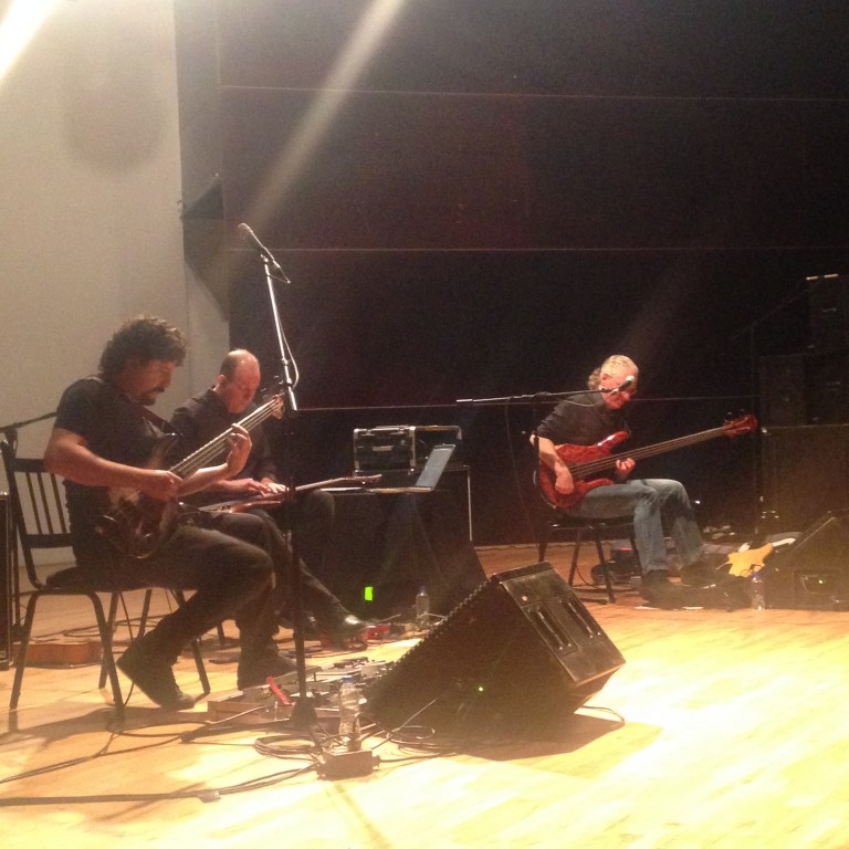 Three Below, o cómo hacer del bajo un instrumento protagonista