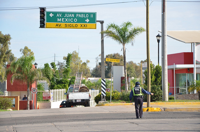 Por lo menos 12 semáforos dejaron de funcionar por el frente frío