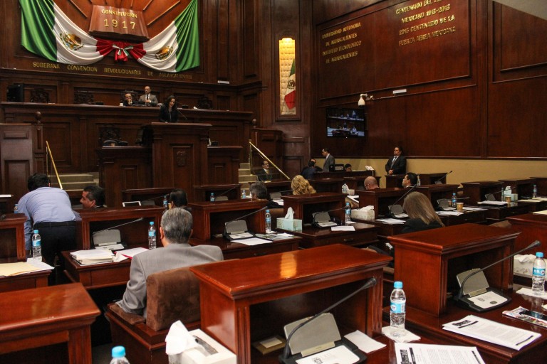 Abandonan cuatro diputados la legislatura