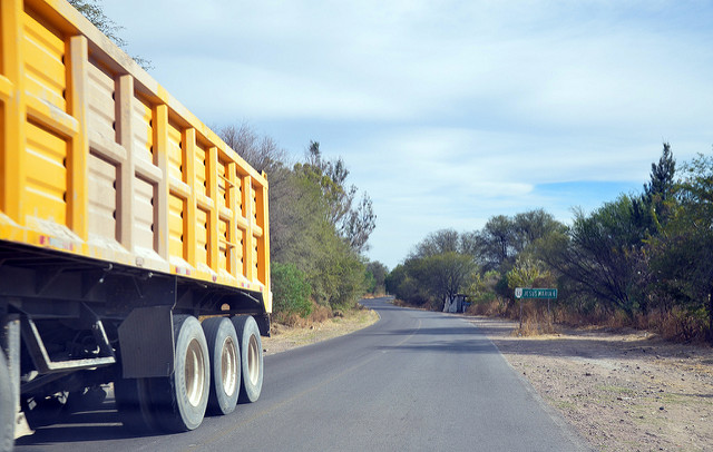 No hay regulación para el autotransporte de carga dentro de la ciudad