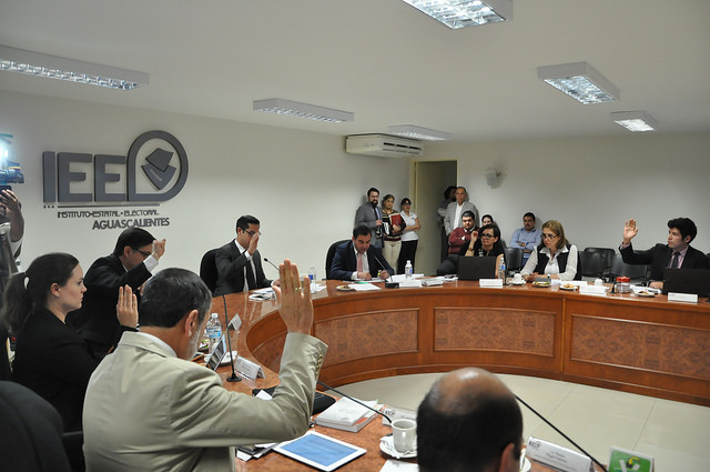 Realiza sesión extraordinaria el Consejo General del IEE