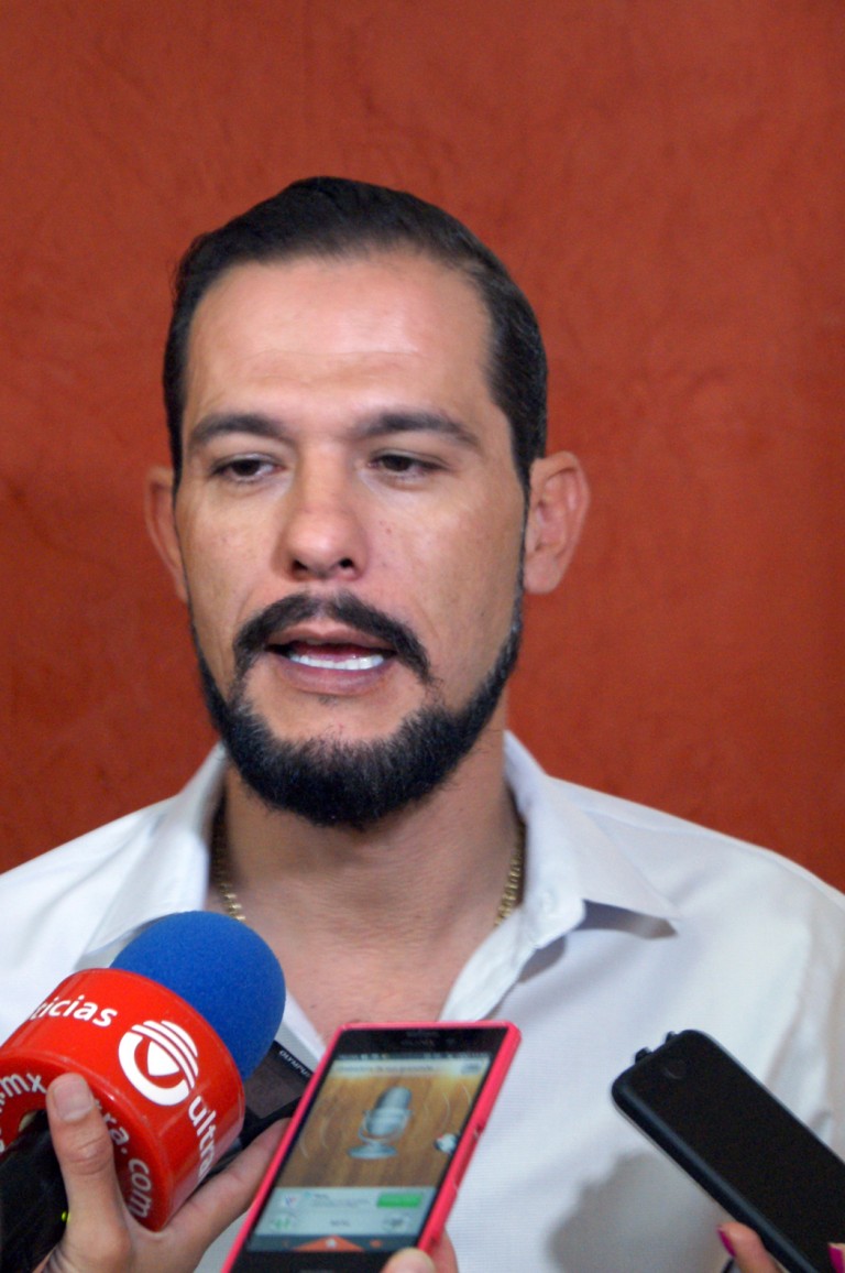 Llama diputado a legislar para adecuar camiones a discapacitados