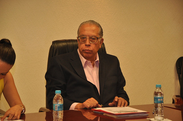 Detenida iniciativa para seguir en el cargo durante campañas para reelección