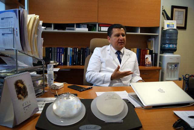 Piden cirujanos plásticos armonización de ley para evitar charlatanes