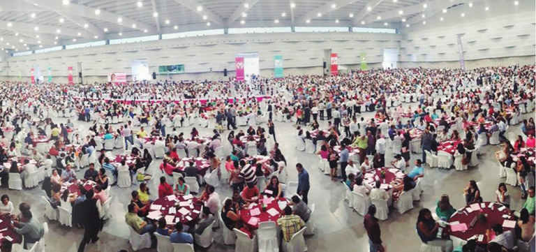 Sin aplausos, el pacto de Lorena Martínez con maestros