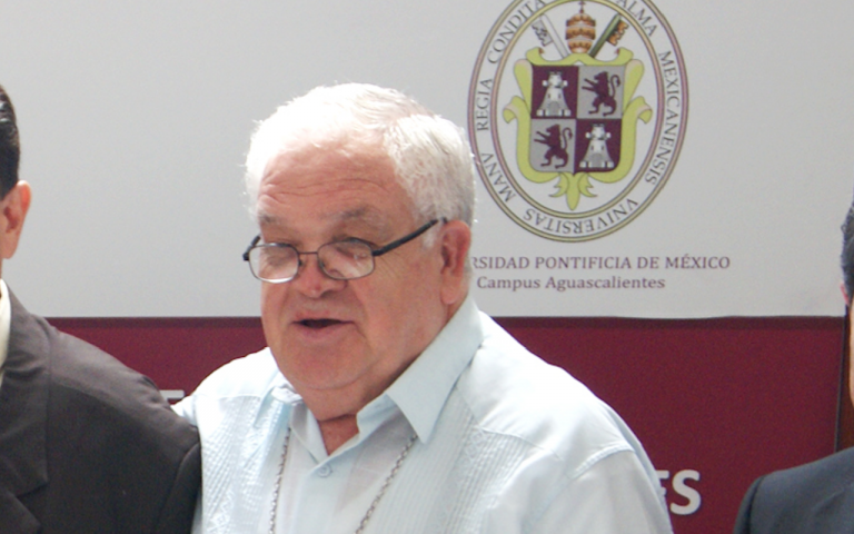 Acusa obispo al gobernador y a Peña Nieto de coludirse con el lobby gay