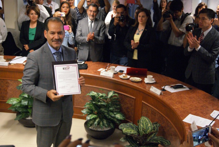 Recibe Orozco Sandoval acta de mayoría como gobernador del estado