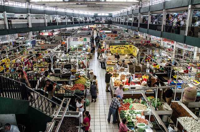 Invierte municipio 250 mil pesos para darle mantenimiento al mercado Terán