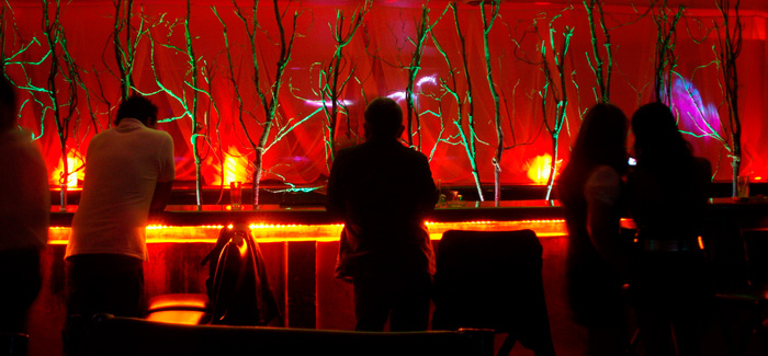 Disminuyen multas por permitir entrada de menores en antros y bares