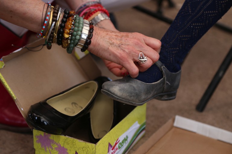 Continúa la gira de entrega del Zapatón 2016