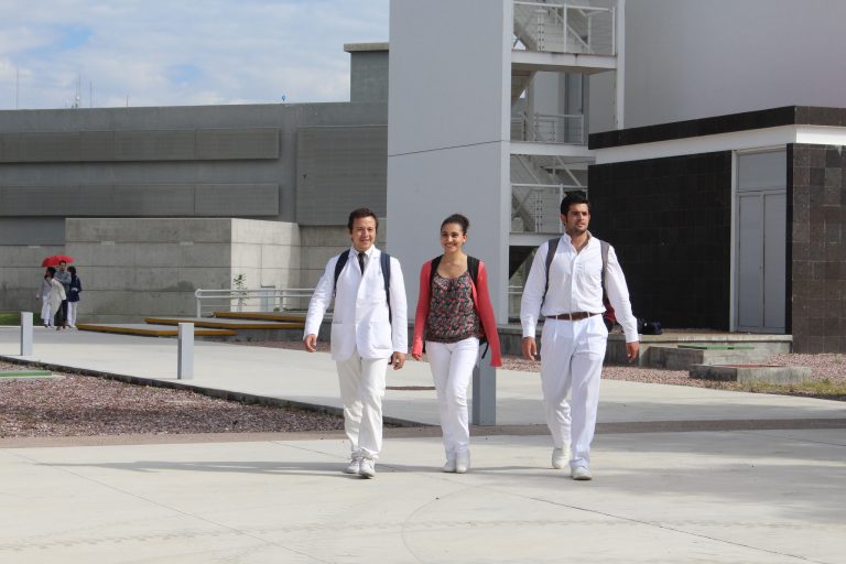 Egresados de ciencias de la salud de la UAA ya no se irán de Aguascalientes