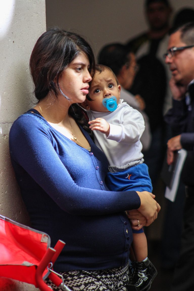 Convocan a jóvenes embarazadas y madres jóvenes a concluir su educación básica