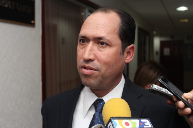 Rechaza secretario de Finanzas dar información de los despidos en el municipio