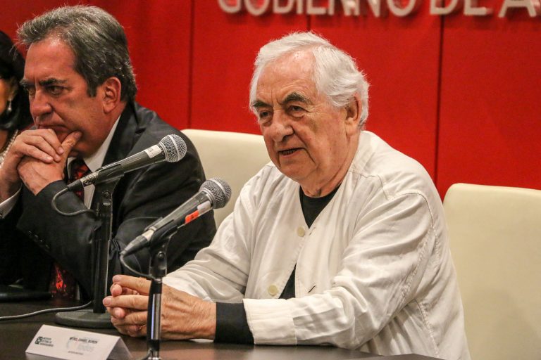 Hay muchas cosas que pasan en la calle como pasan en los museos: Buren