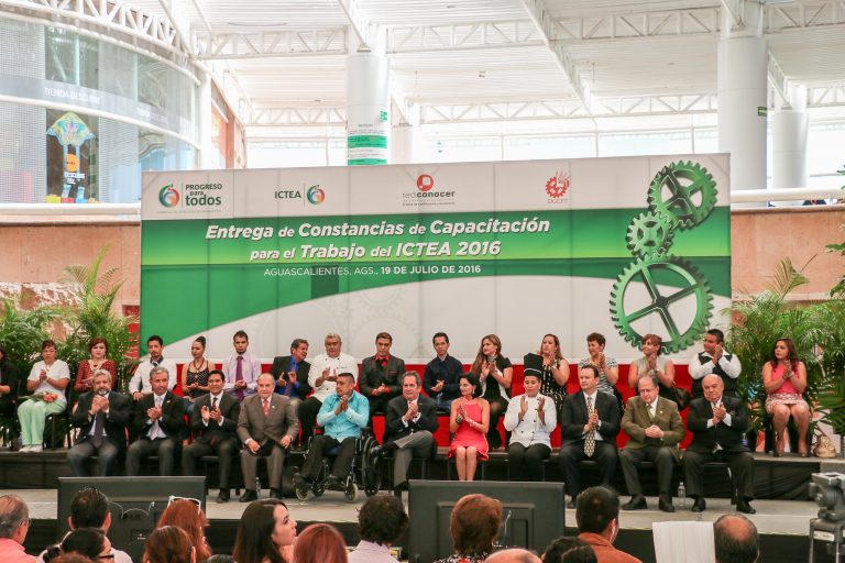 Entregan constancias de capacitación a trabajadores del Ictea