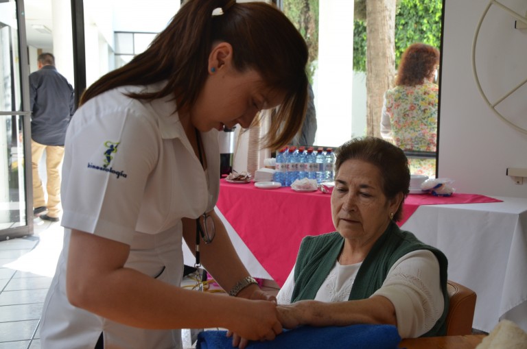 Se ofrecen terapias de rehabilitación a bajo costo