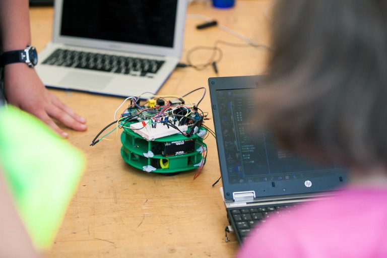 Universidades en Aguascalientes enseñan a  ser empleados de Nissan no a emprender