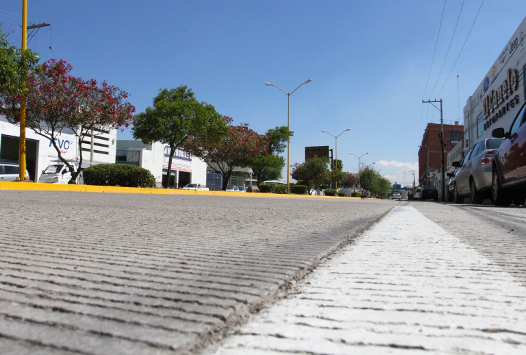 Costará 100 mil pesos arreglar daños en la calle recién pavimentada Quinta Avenida