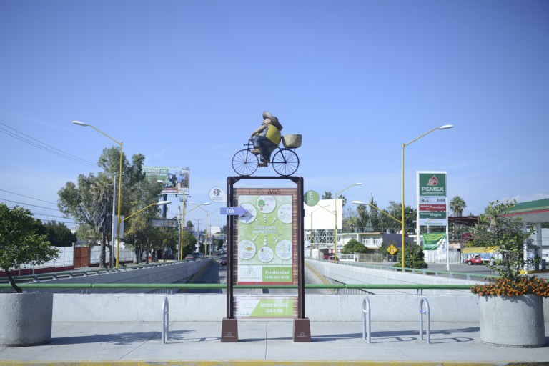 Han vandalizado todos las paradas de Urbanismo Positivo