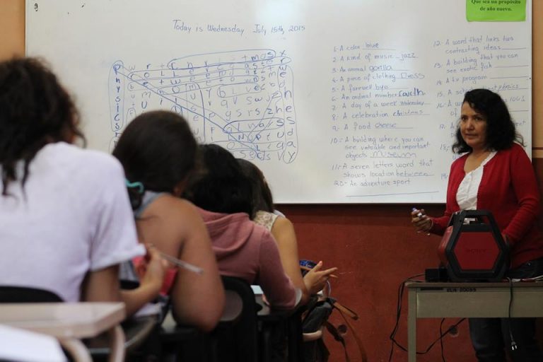 Árabe, español para extranjeros y lenguaje mexicano de señas, en el Centro de Idiomas