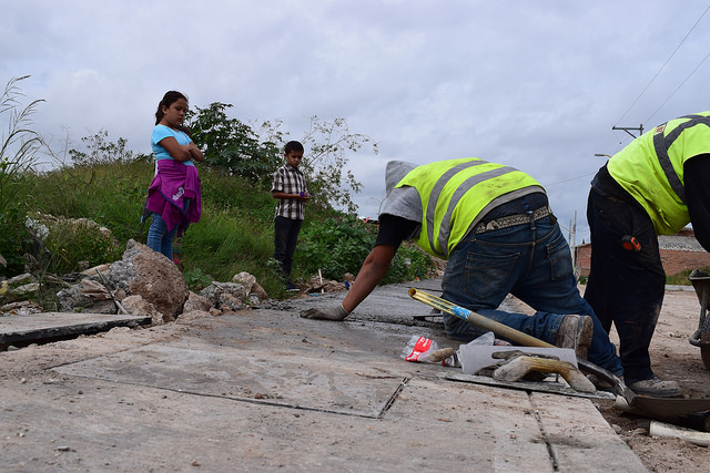 Inician trabajos de colocación de concreto hidráulico en Los Pericos