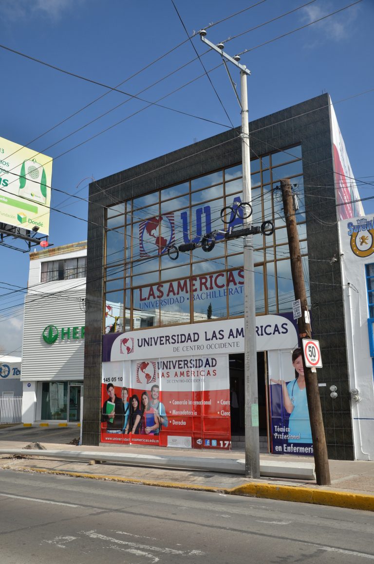 Ceremonia de graduación de la primera generación de la Universidad Las Américas