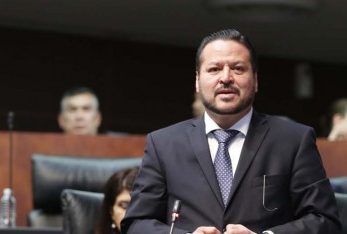 El Gobierno abandona a miles de niños en manos de la CNTE