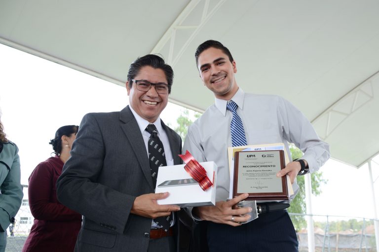 Reconocen a alumnos de la UPA por excelencia