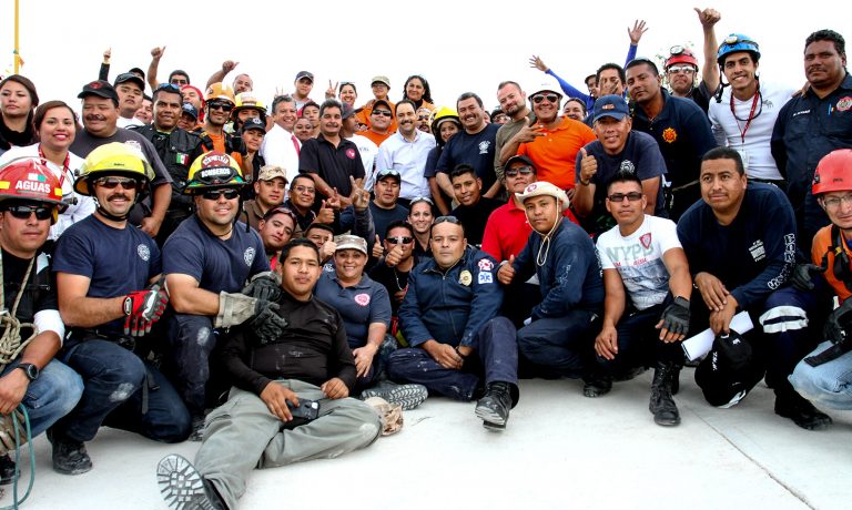 Reconocen labor de los bomberos en su día