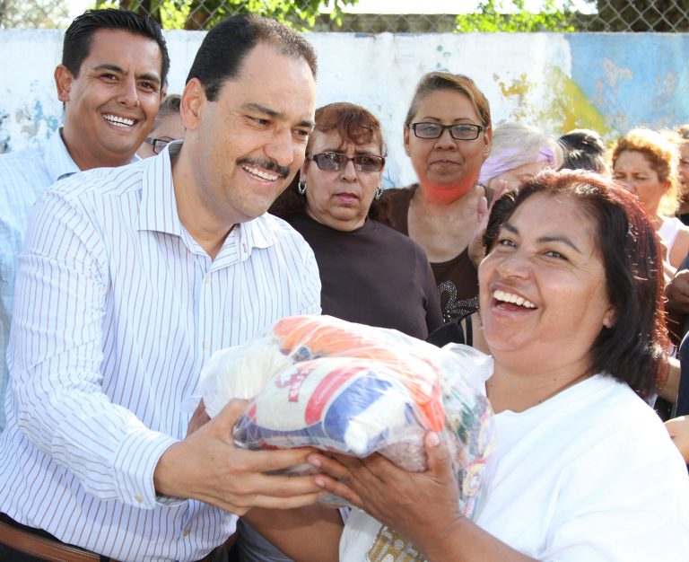 Entregan apoyos alimenticios al sur de la capital