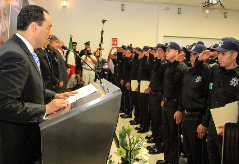 Toma protesta nueva generación de policías municipales