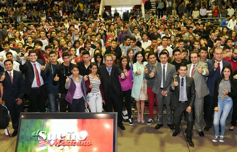 Entregan 100 becas del Programa Jóvenes en Progreso