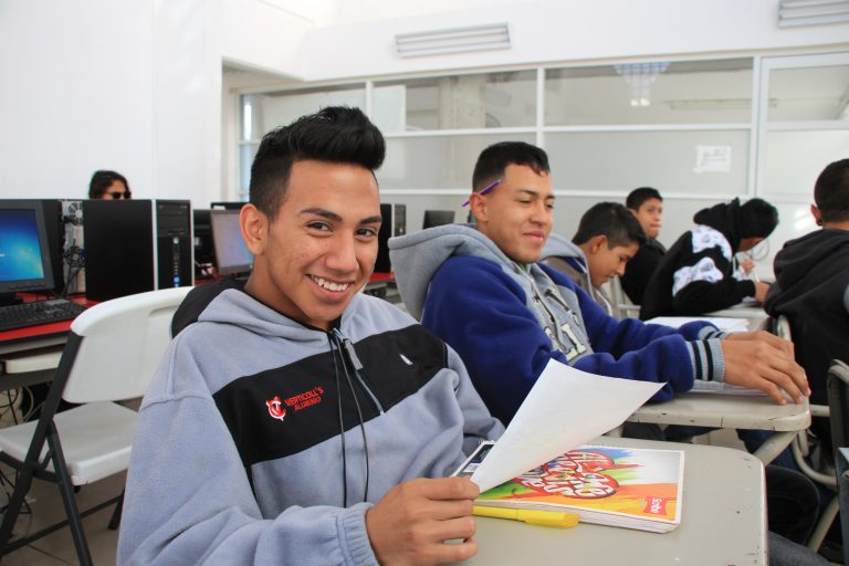 Extienden periodos de solicitud de becas para alumnos de bachillerato