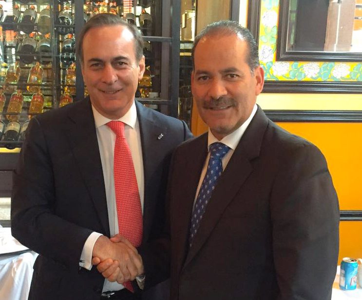 Entrega el Consejo Coordinador Empresarial reconocimiento a Martín Orozco