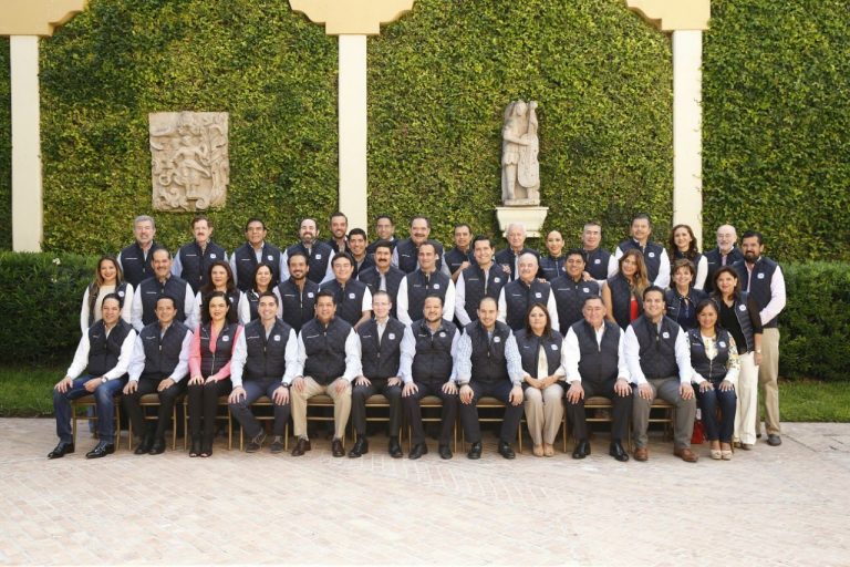 Asiste Martín Orozco como invitado especial a la sesión plenaria del Senado de la República