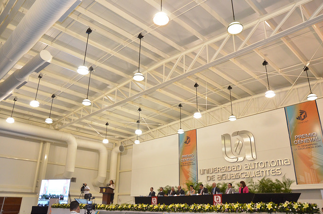 Egresados de la UAA reciben el Premio Ceneval al Desempeño de Excelencia-EGEL