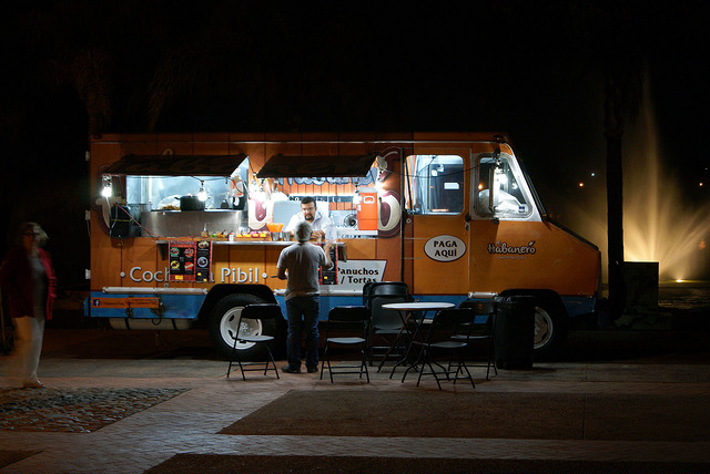 Dirección municipal de Desarrollo Económico apoya a food truck pese a prohibición