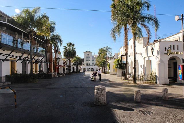 Establecimientos de J. Pani incumplen requisitos para colocar mesas en la vía pública