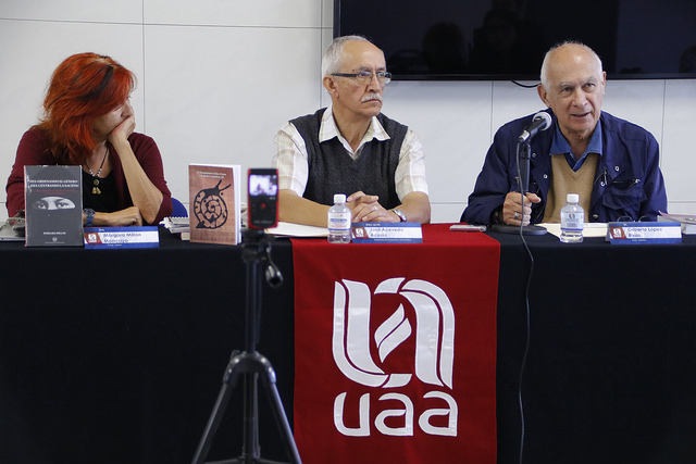 Presentan los volúmenes II y III del libro El pensamiento crítico frente a la hidra capitalista